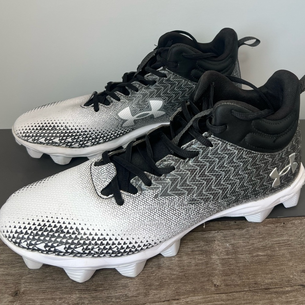 LIKE NEW Under Amour Football Cleats Size 11 Black and White
